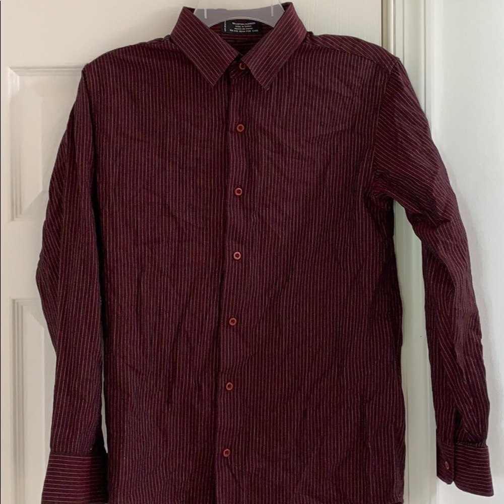 Men’s Van Heusen Dress Shirt.